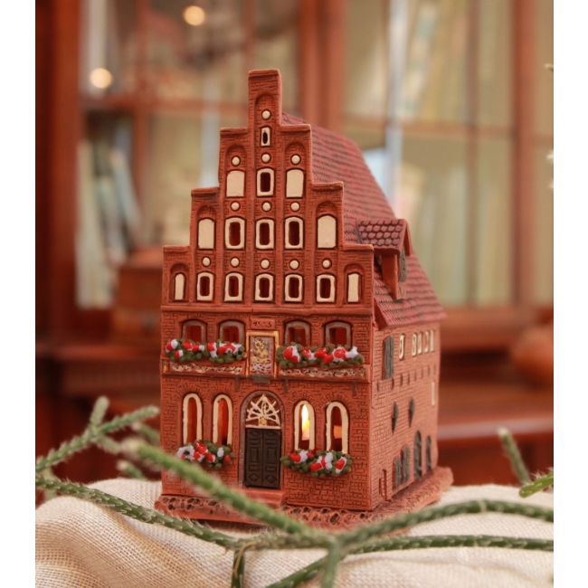 A256AR candle house